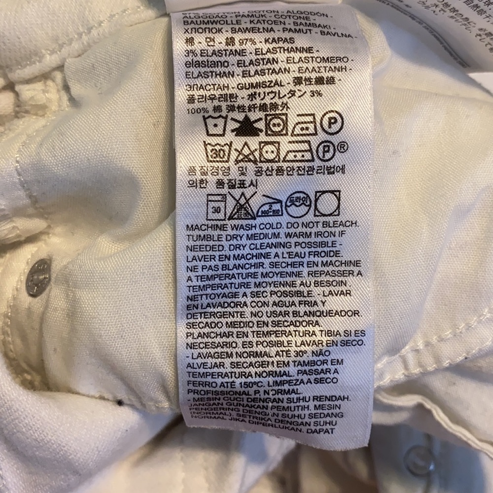 Levi’s White Jean Shorts - Picture 5 of 6